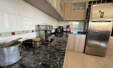 VENDE CASA GERENCIAL B°  MANZANOS - 3 DORMITORIOS