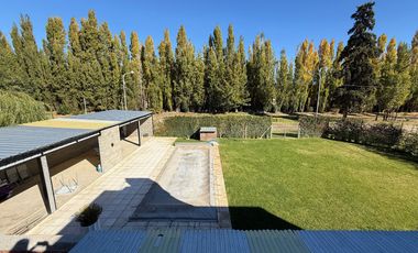 VENDE CASA GERENCIAL B°  MANZANOS - 3 DORMITORIOS