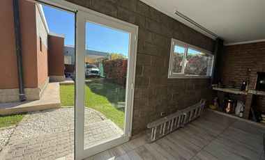 VENDE CASA GERENCIAL B°  MANZANOS - 3 DORMITORIOS