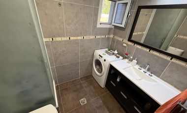 VENDE CASA GERENCIAL B°  MANZANOS - 3 DORMITORIOS