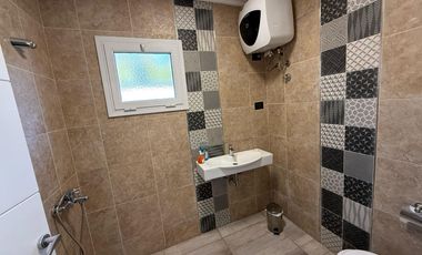 VENDE CASA GERENCIAL B°  MANZANOS - 3 DORMITORIOS