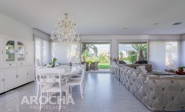 Casa en  Alquiler doble lote a la laguna