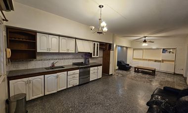Excelente departamento 3 ambientes con parque!