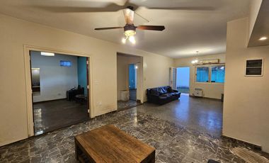 Excelente departamento 3 ambientes con parque!