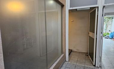 Excelente departamento 3 ambientes con parque!