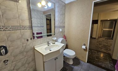 Excelente departamento 3 ambientes con parque!