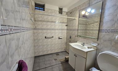 Excelente departamento 3 ambientes con parque!