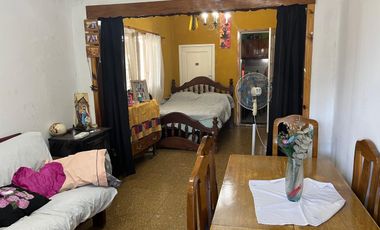 Casa con lote a refaccionar en Llavallol
