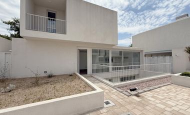 Casa en  Alquiler en Housing