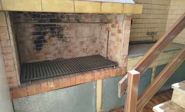 Alquiler Casa 4 Amb. Lomas Del Mirador Uso Comercial