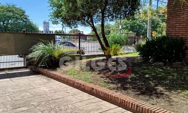 Alquiler Casa 4 Amb. Lomas Del Mirador Uso Comercial