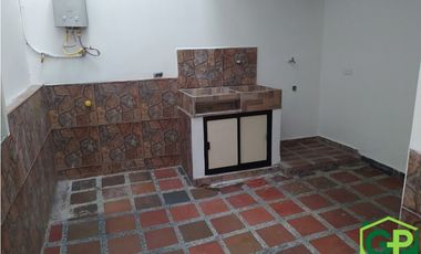 ARRIENDO CASA  EN ROBLEDO - EL DIAMANTE