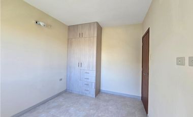 Venta de casa nueva en Manta urb Campiña, patio amplio