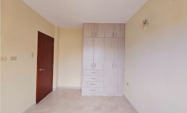 Venta de casa nueva en Manta urb Campiña, patio amplio