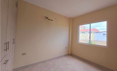 Venta de casa nueva en Manta urb Campiña, patio amplio