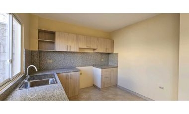 Venta de casa nueva en Manta urb Campiña, patio amplio