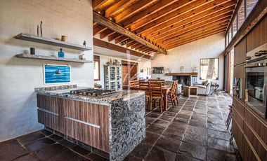 CASA DE LUJO EN VENTA EN HACIENDA SAN FRANCISCO, TAPALPA.