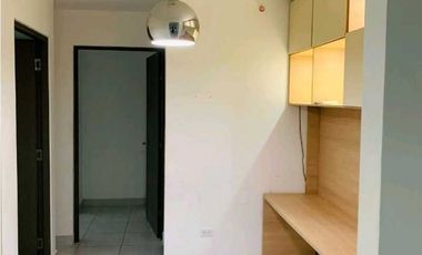 Alquiler de Apartamento en Via España solo con aires /ac . Cod J-266