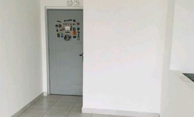 Alquiler de Apartamento en Via España solo con aires /ac . Cod J-266