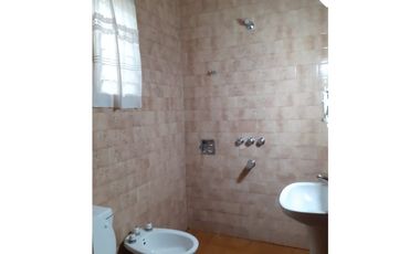 VIVIENDA VENTA CON LOCALES LOMAS DE SAN ISIDRO
