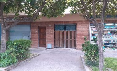 VIVIENDA VENTA CON LOCALES LOMAS DE SAN ISIDRO