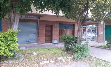 VIVIENDA VENTA CON LOCALES LOMAS DE SAN ISIDRO