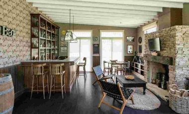CASA CON PILETA, EN VENTA
