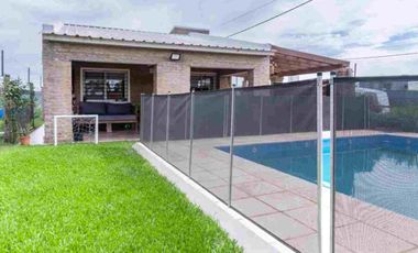 CASA EN VENTA DOS DORMITORIOS PILETA ECOPUEBLO