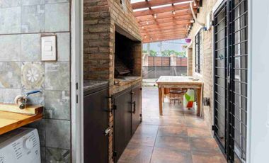 CASA EN VENTA DOS DORMITORIOS PILETA ECOPUEBLO