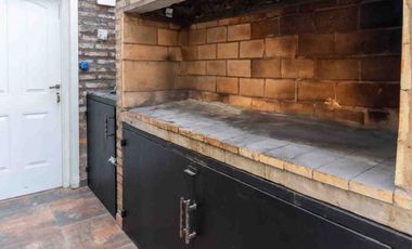 CASA EN VENTA DOS DORMITORIOS PILETA ECOPUEBLO