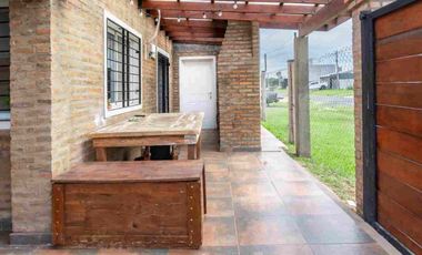 CASA EN VENTA DOS DORMITORIOS PILETA ECOPUEBLO