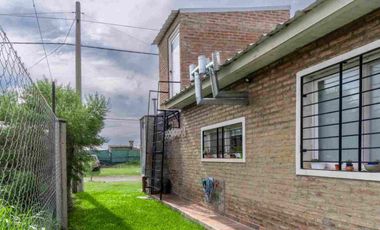 CASA EN VENTA DOS DORMITORIOS PILETA ECOPUEBLO
