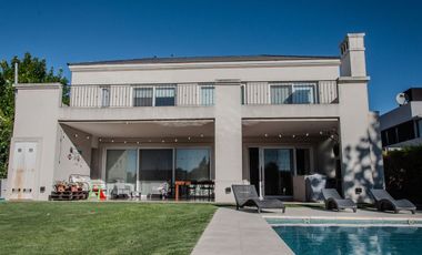 Casa en Venta San Benito  4 Dorm - a la Laguna