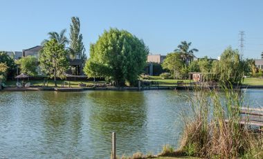 Casa en Venta San Benito  4 Dorm - a la Laguna