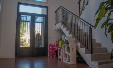 Casa en Venta San Benito  4 Dorm - a la Laguna