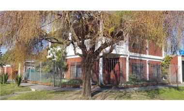 VENTA CASA 5 ambientes c/parque Florencio Varela