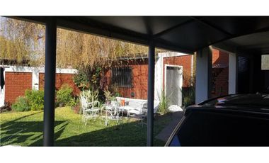 VENTA CASA 5 ambientes c/parque Florencio Varela