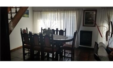 VENTA CASA 5 ambientes c/parque Florencio Varela