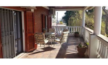 VENTA CASA 5 ambientes c/parque Florencio Varela