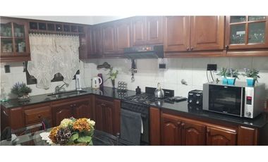 VENTA CASA 5 ambientes c/parque Florencio Varela