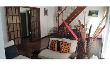 VENTA CASA 5 ambientes c/parque Florencio Varela