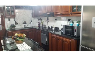 VENTA CASA 5 ambientes c/parque Florencio Varela