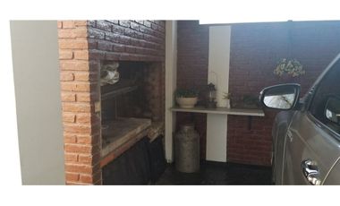 VENTA CASA 5 ambientes c/parque Florencio Varela