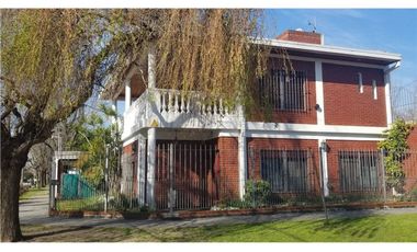VENTA CASA 5 ambientes c/parque Florencio Varela