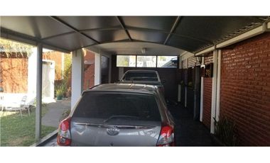VENTA CASA 5 ambientes c/parque Florencio Varela