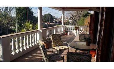 VENTA CASA 5 ambientes c/parque Florencio Varela