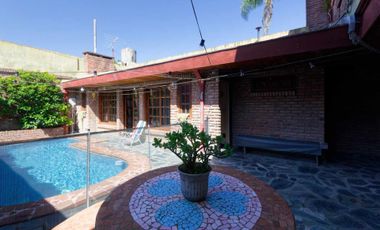 VENTA CASA 5 AMB. PILETA COCHERA JARDÍN SAN ISIDRO