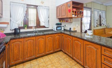 VENTA CASA 5 AMB. PILETA COCHERA JARDÍN SAN ISIDRO