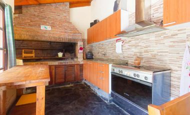 VENTA CASA 5 AMB. PILETA COCHERA JARDÍN SAN ISIDRO