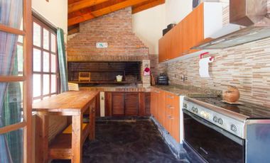 VENTA CASA 5 AMB. PILETA COCHERA JARDÍN SAN ISIDRO